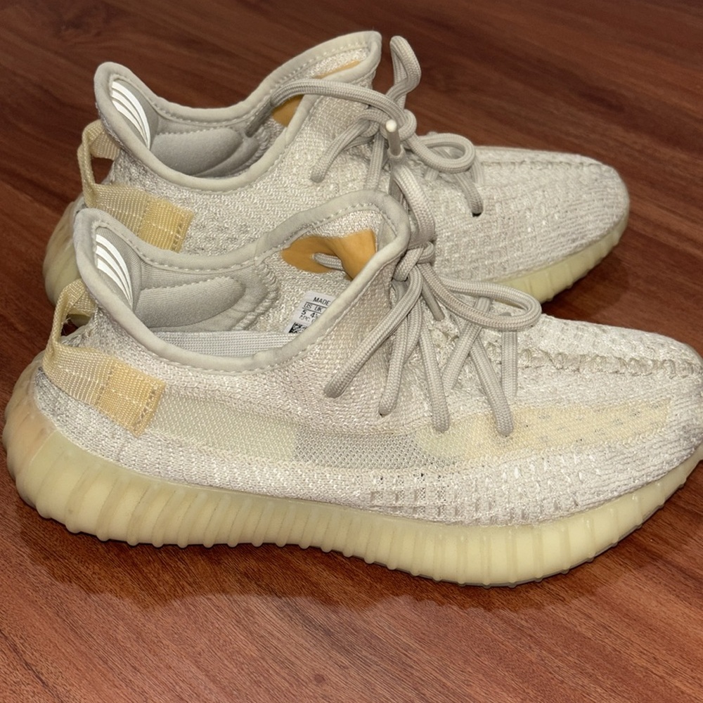 Yeezys V2 - Picture 2 of 5